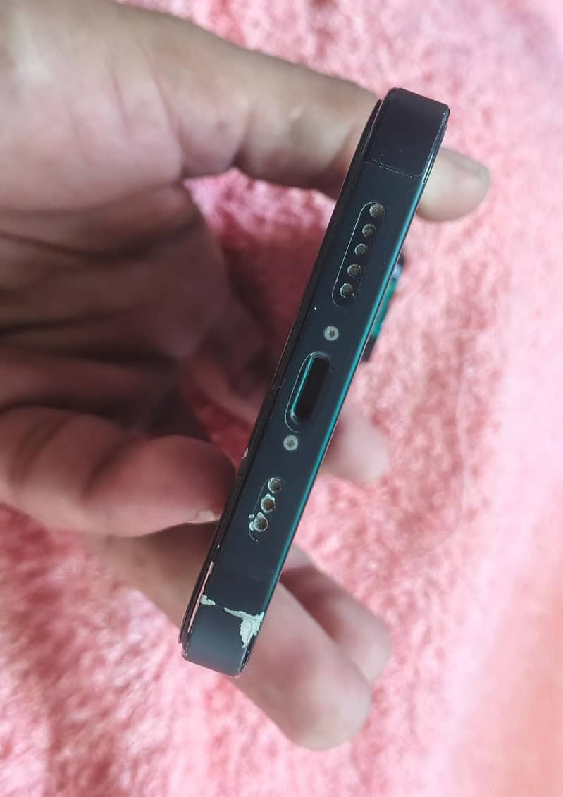 Apple iPhone 13 6