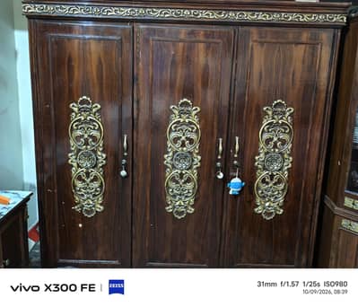 برتن والی الماری کپڑوں والی الماری اور سنگار میں