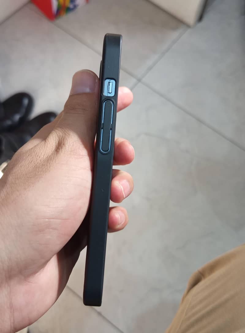 Apple iPhone 14 4