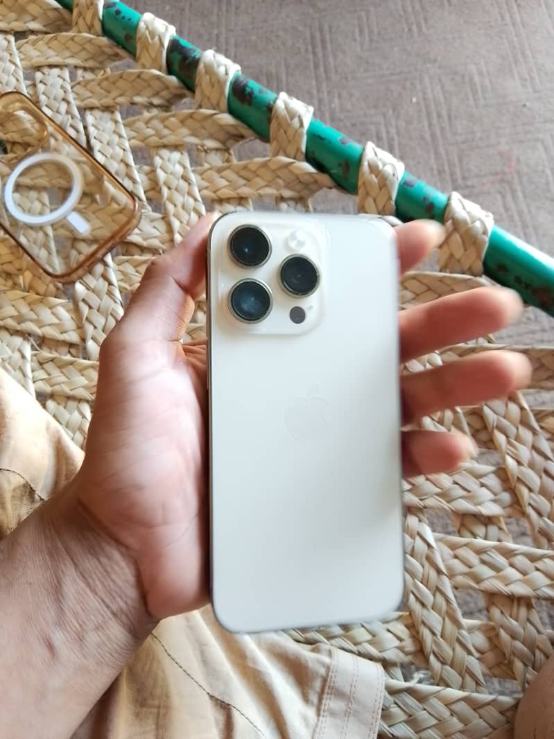 Apple iPhone 14 Pro 0