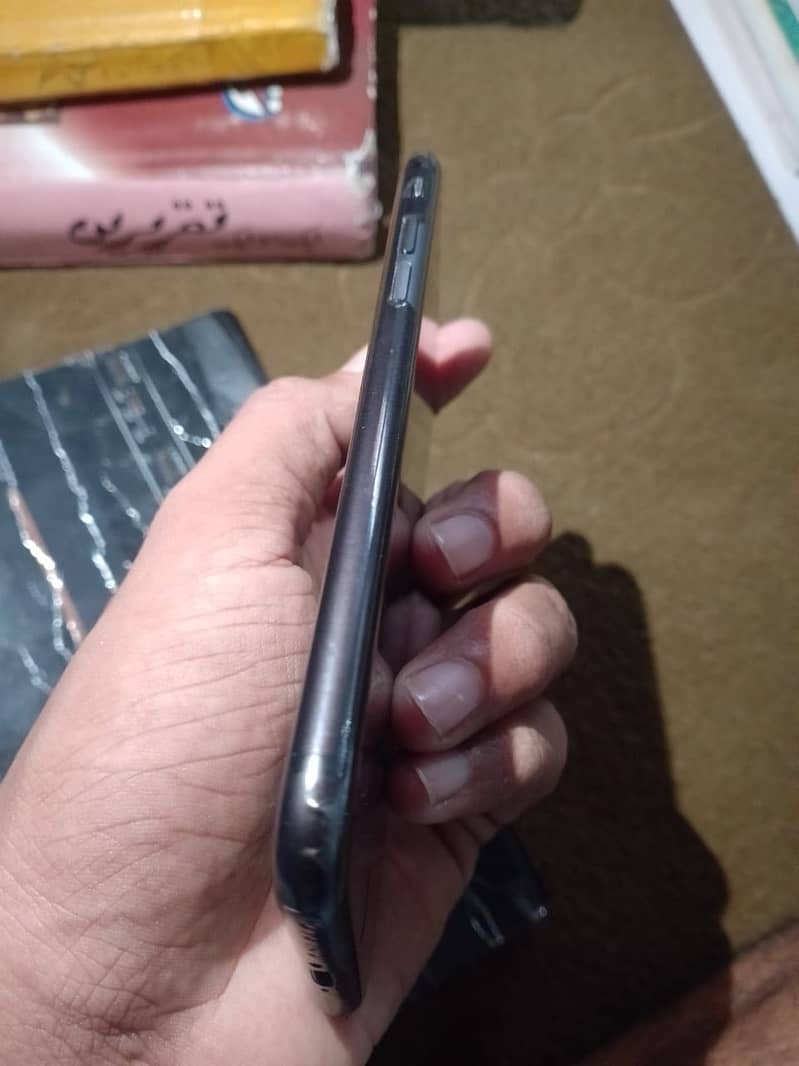 Apple iPhone 8 3