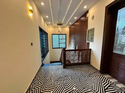 10 MARLA UPPER PORTION IS AVAILABLE FOR RENT IN BAHRIA TOWN LAHORE