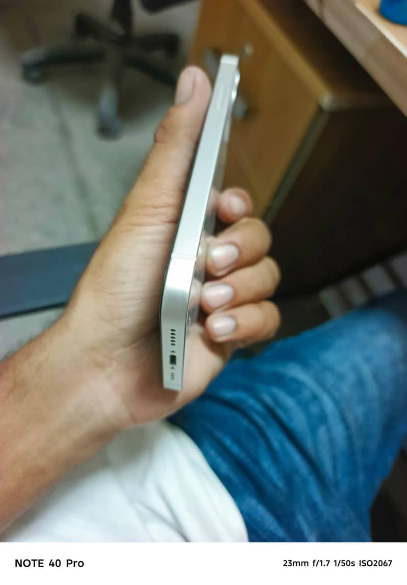 Apple iPhone 12 6
