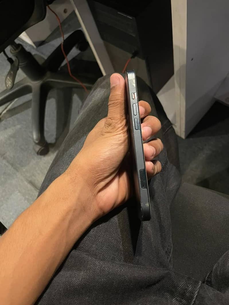Apple iPhone 13 3