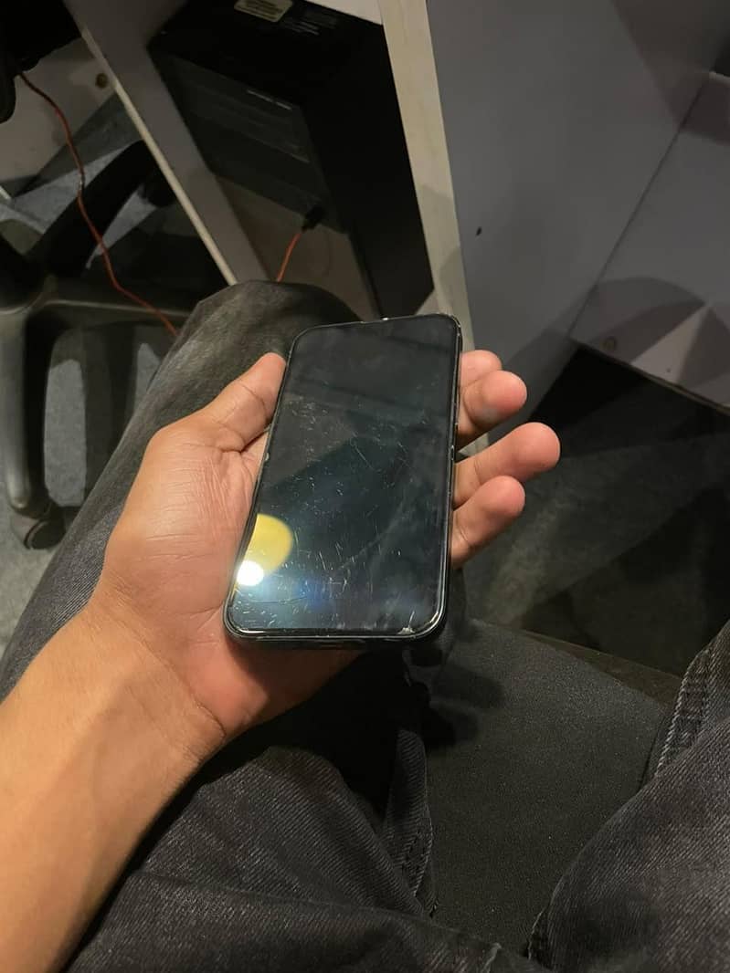 Apple iPhone 13 4