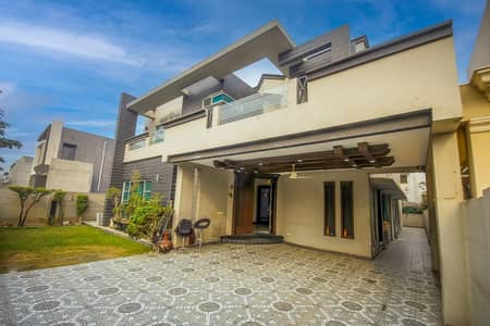 1 Kanal Elegant Designer Bungalow Phase 7 House For Rent