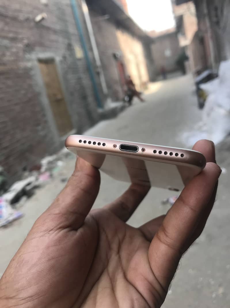 iPhone 8 4
