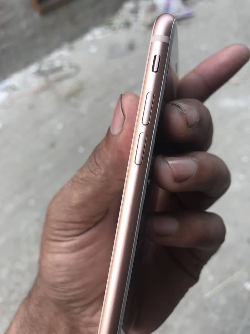 iPhone 8 6