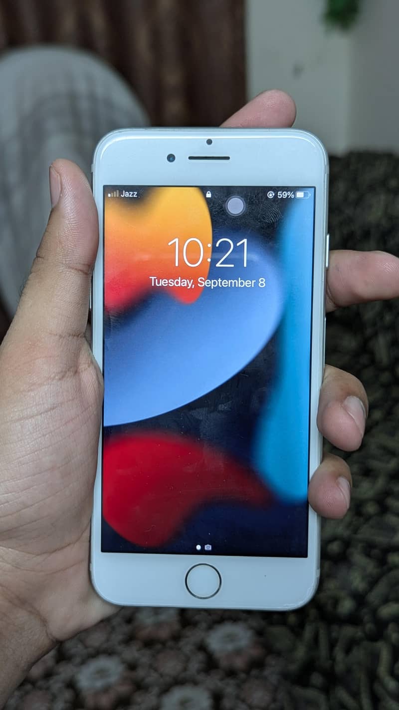 Apple iPhone 7 0
