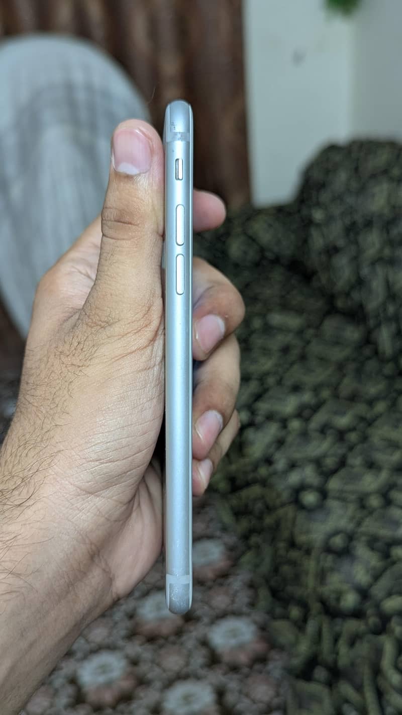 Apple iPhone 7 2
