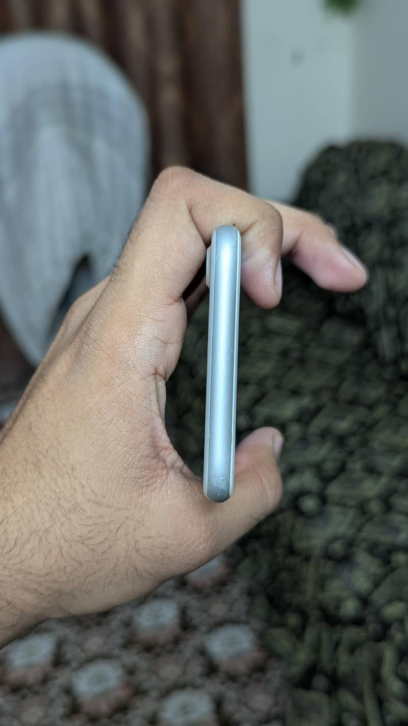 Apple iPhone 7 3