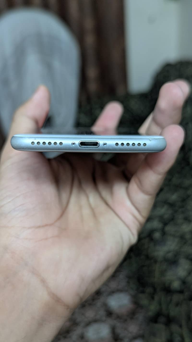 Apple iPhone 7 4