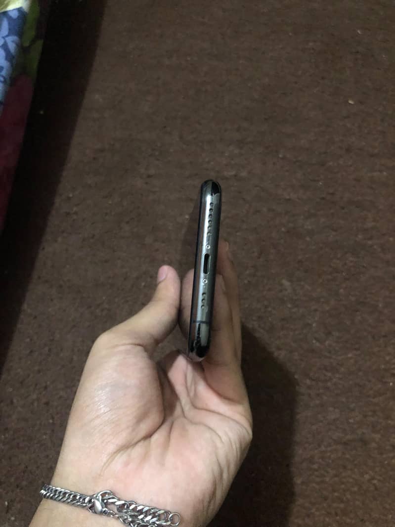 Apple iPhone 11 3