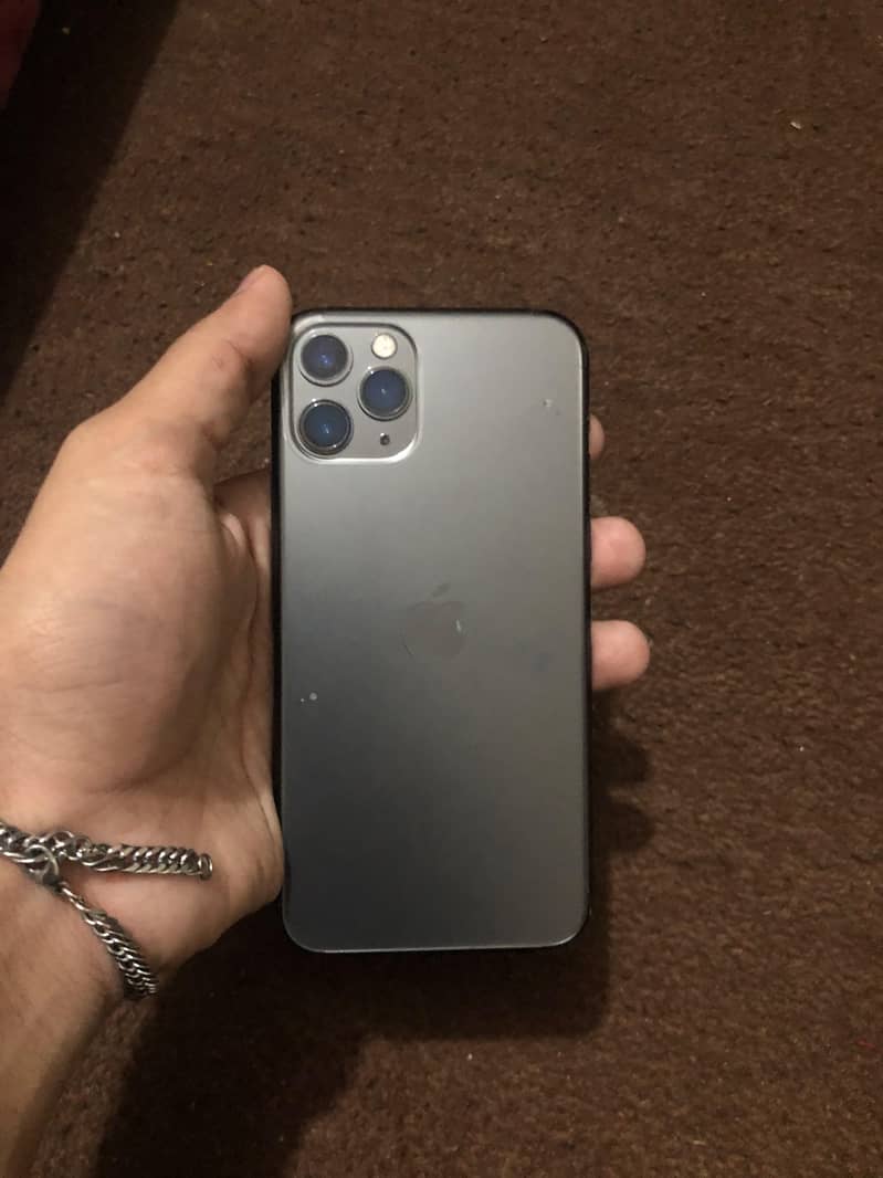 Apple iPhone 11 4
