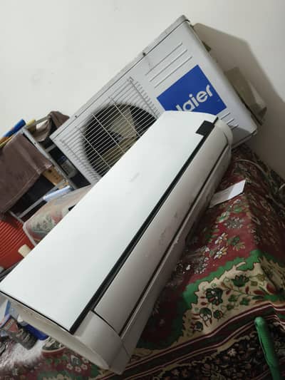 Air conditioner white colour simple Non inverter
