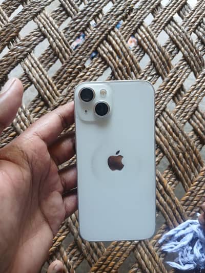 Apple iPhone 13
