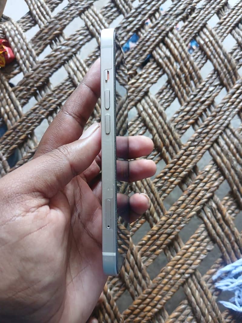 Apple iPhone 13 2