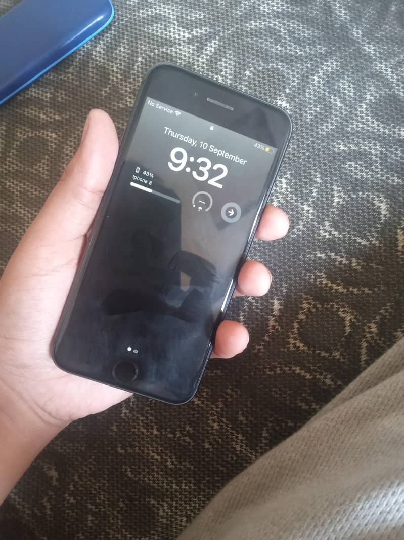 Apple iPhone 8 1