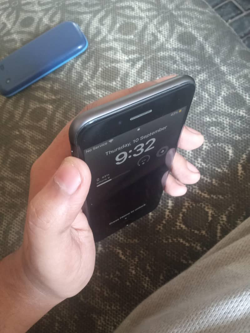 Apple iPhone 8 4