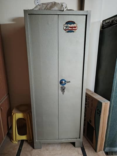 Double door Wardrobe