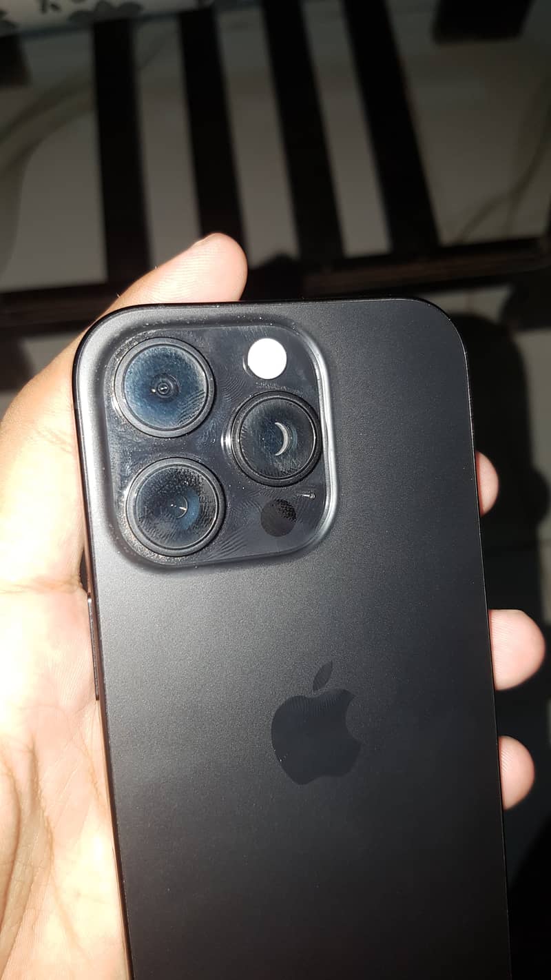 Apple iPhone 16 Pro 1