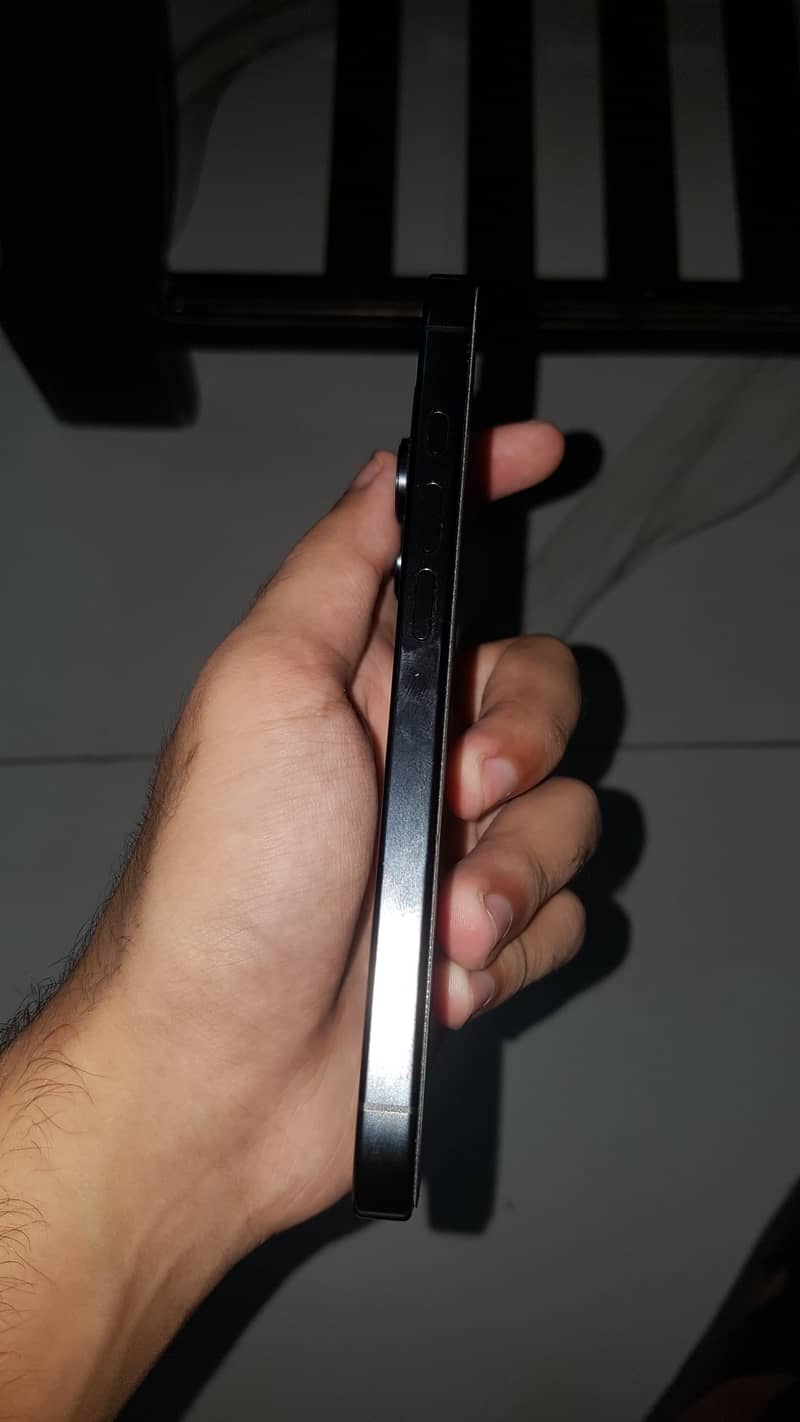 Apple iPhone 16 Pro 2