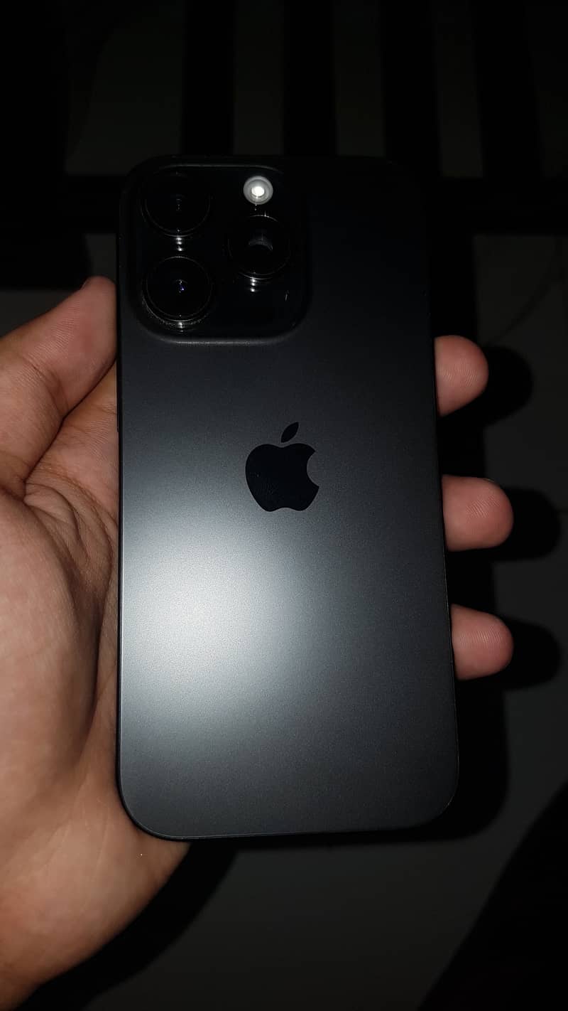 Apple iPhone 16 Pro 4