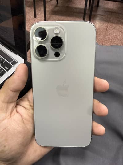 Apple iPhone 16 Pro Max