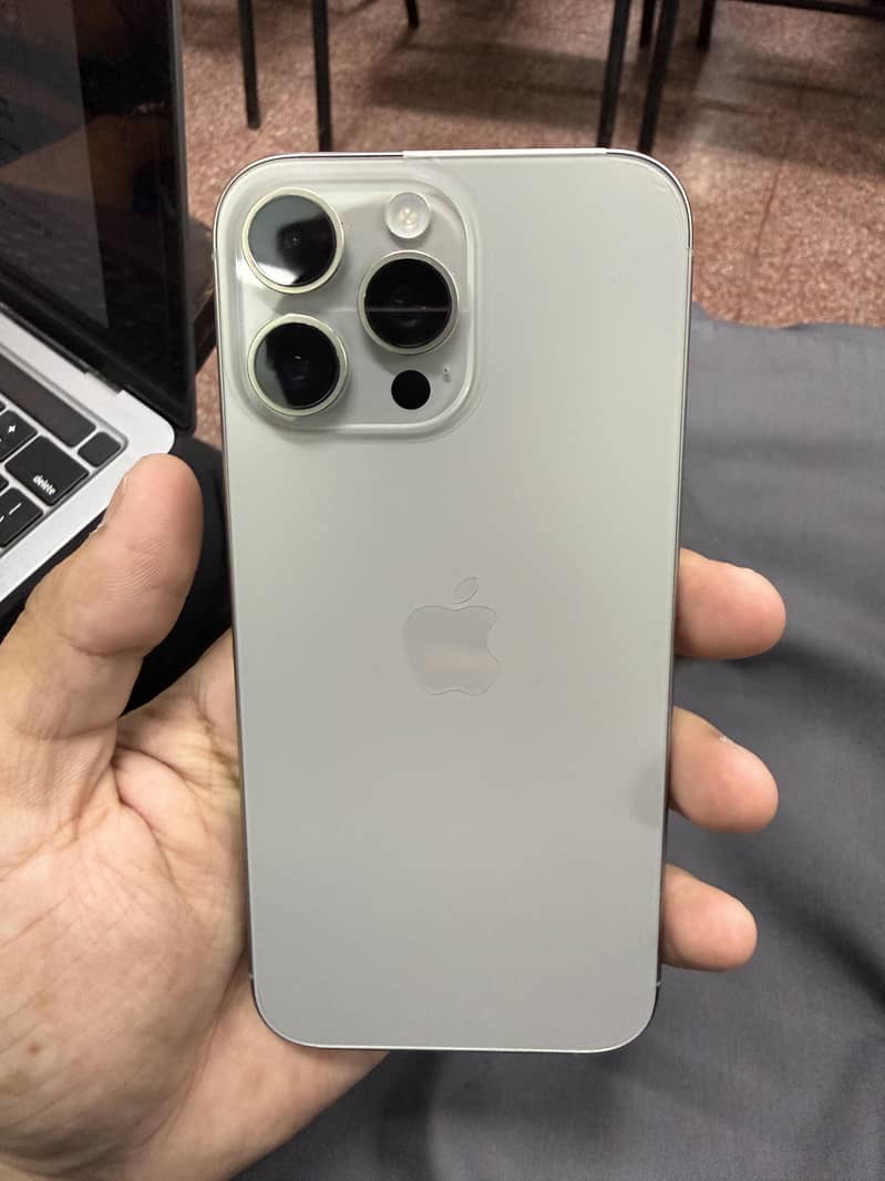 Apple iPhone 16 Pro Max 0