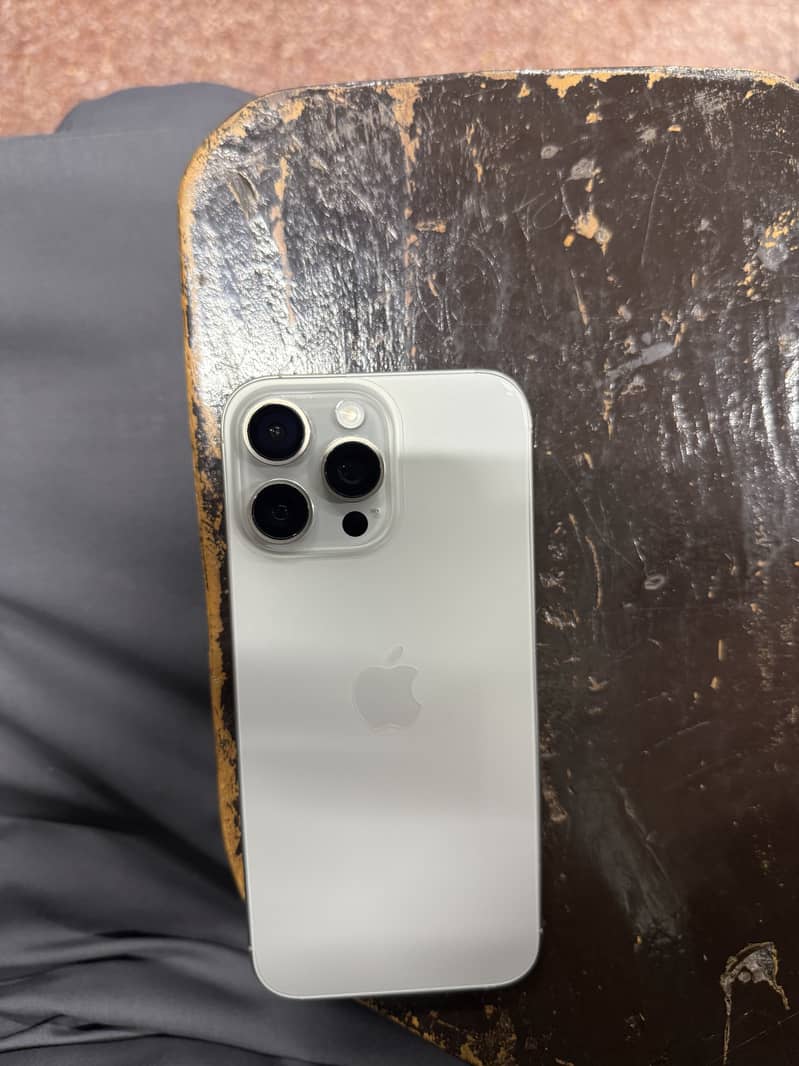 Apple iPhone 16 Pro Max 1