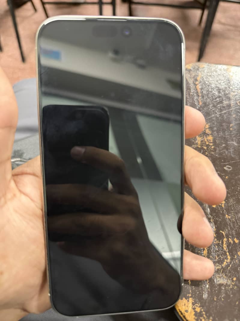 Apple iPhone 16 Pro Max 3