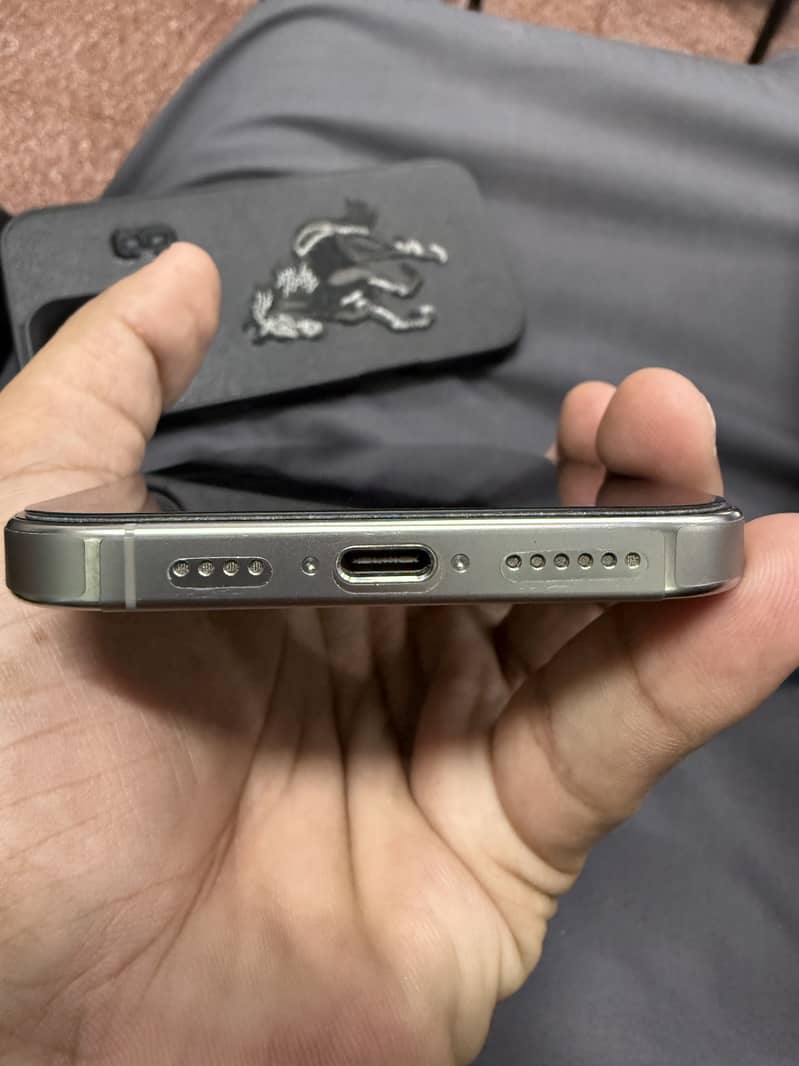 Apple iPhone 16 Pro Max 5