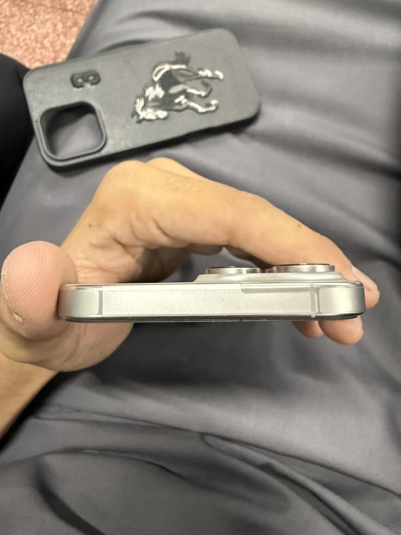 Apple iPhone 16 Pro Max 6