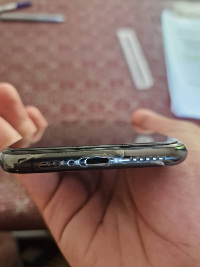 Apple iPhone 11 Pro 1