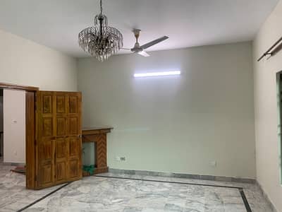 Upper Portion For Grabs In 5400 Square Feet Islamabad