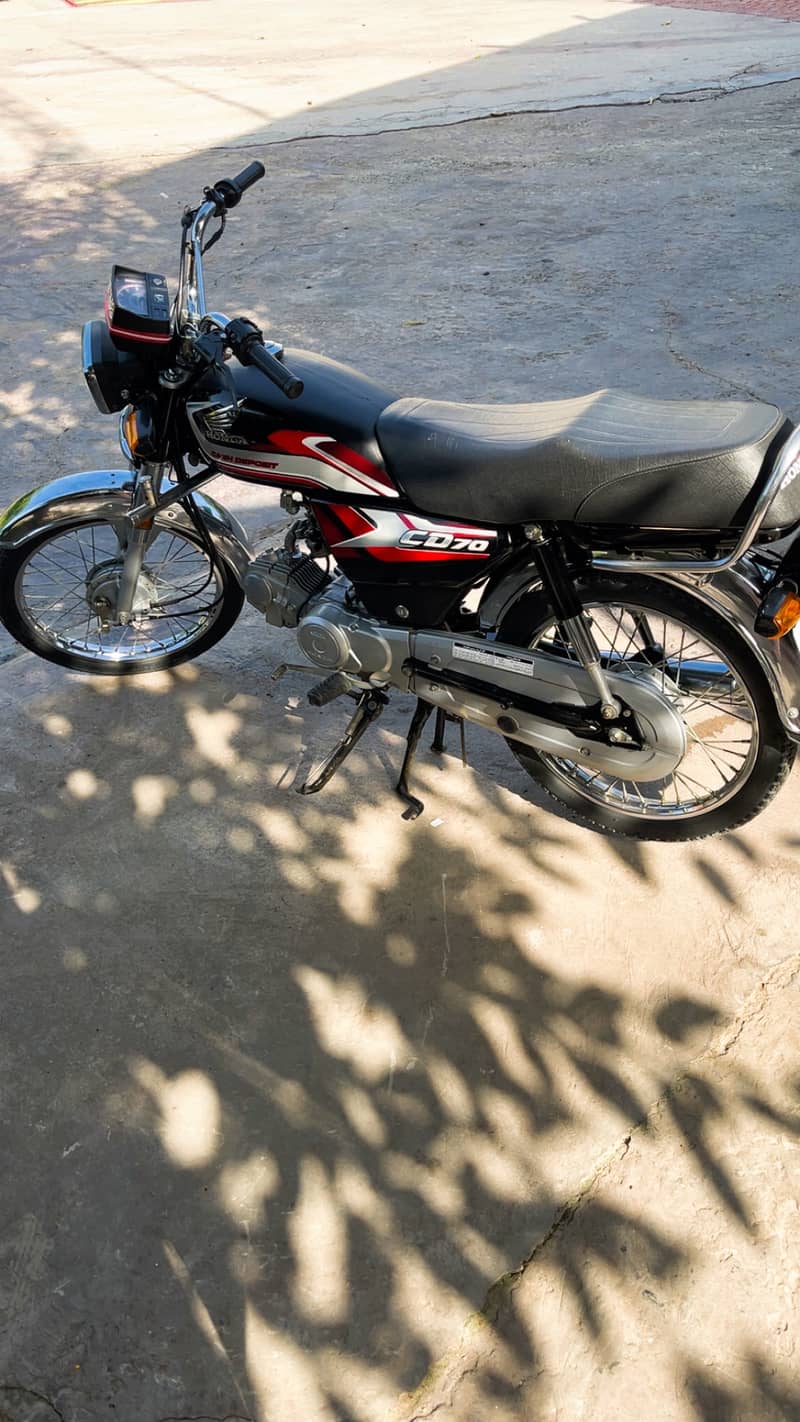 Motorcycle CD70 1