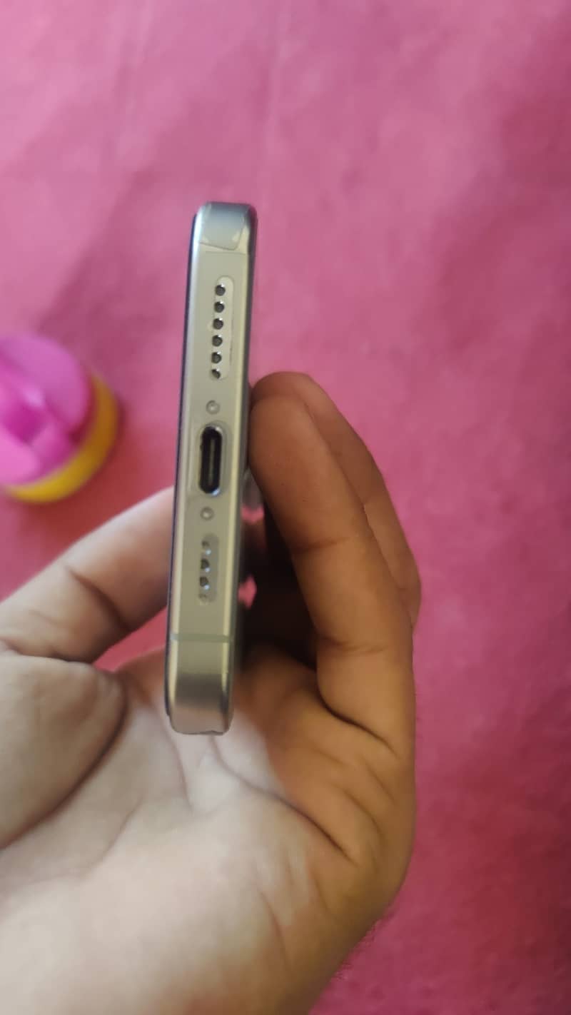Apple iPhone 15 Pro Max 2