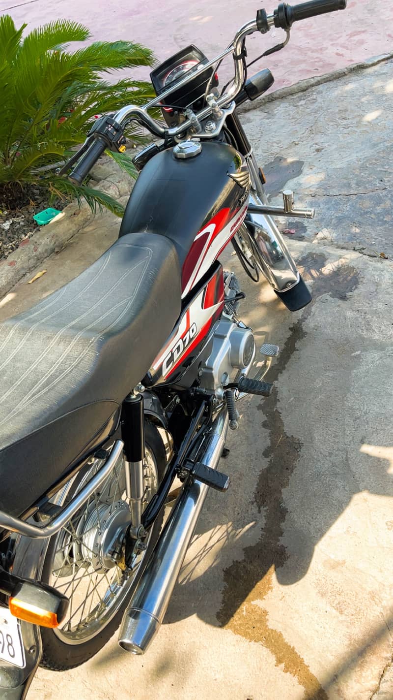 Motorcycle CD70 3