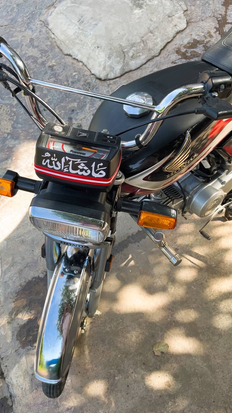 Motorcycle CD70 5