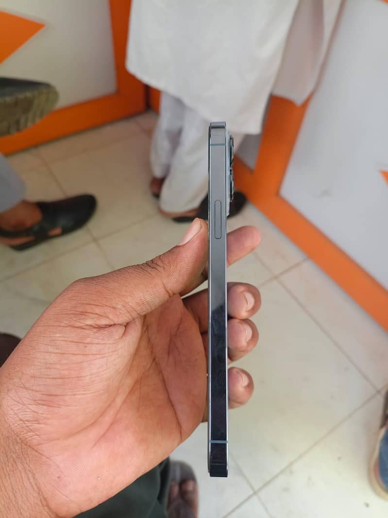Apple iPhone 13 Pro Max 3