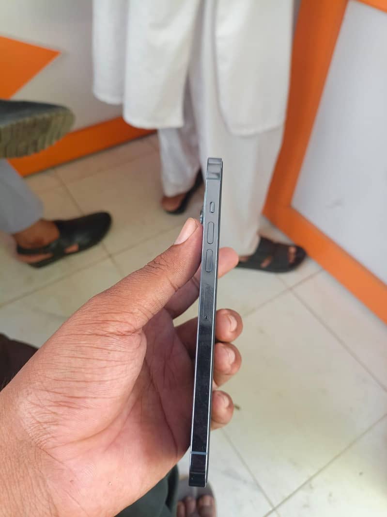 Apple iPhone 13 Pro Max 4
