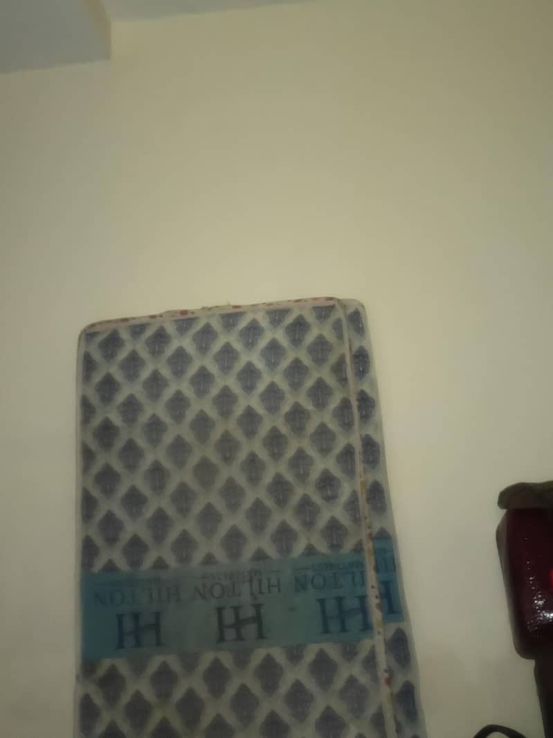 mattress 0