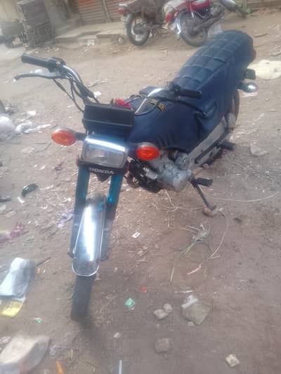 hero 125 self start 5 gear Wala hai Karachi number all ok hai