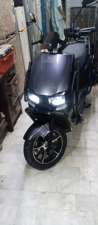 Crown Electric Mobility Model Flash