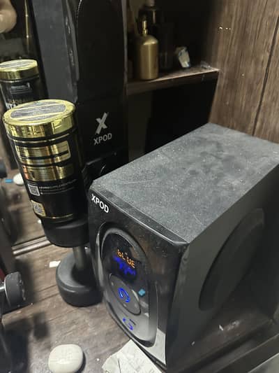 woofers and 2 speakers | bluetooth and aux option both avail