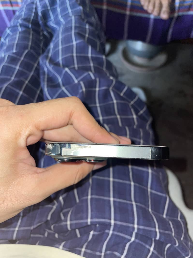 Apple iPhone 13 Pro Max 4