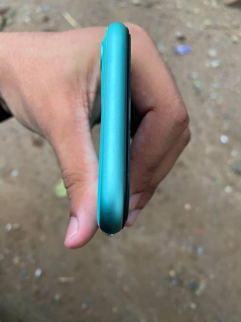 Apple iPhone 11 3