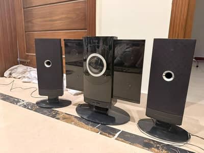 Excellent iLUV Audio system and Decorative centre Table for wale
