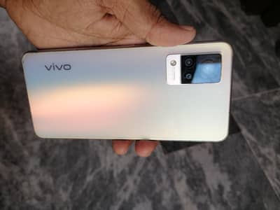 Vivo V21