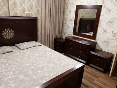 bed set / dressing / side tables no mattress
